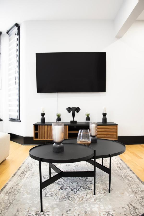 Eat, Explore & Enjoy Downtown At Sleek Escape Located In Plateau Mont-royal - 4 Apartment