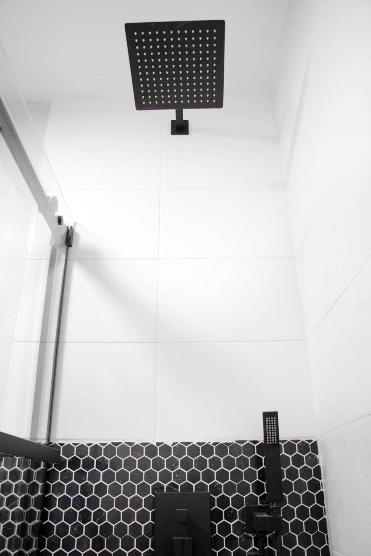 Eat, Explore & Enjoy Downtown At Sleek Escape Located In Plateau Mont-royal - 4 Apartment