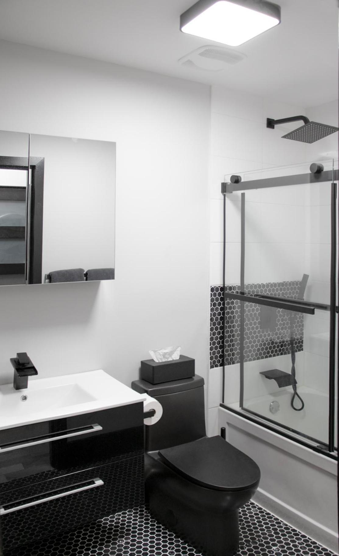Eat, Explore & Enjoy Downtown At Sleek Escape Located In Plateau Mont-royal - 4 Apartment