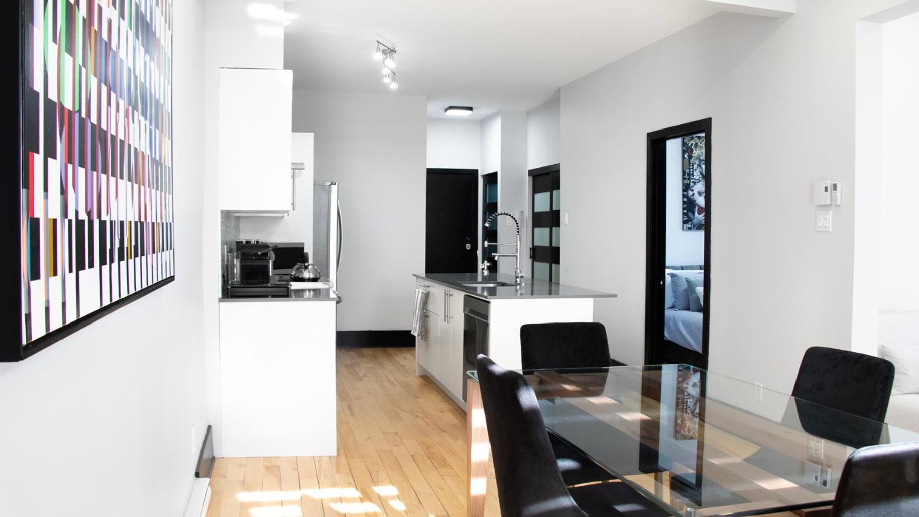 Apartment Eat, Explore & Enjoy Downtown At Sleek Escape Located In Plateau Mont-royal - 4