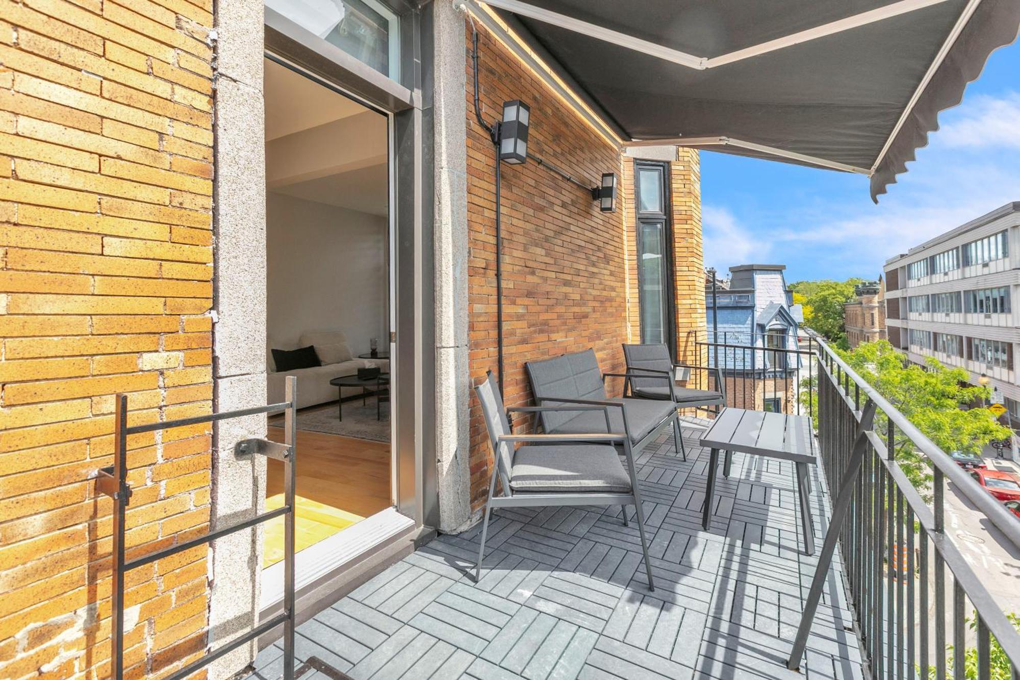 Eat, Explore & Enjoy Downtown At Sleek Escape Located In Plateau Mont-royal - 4 * Montreal