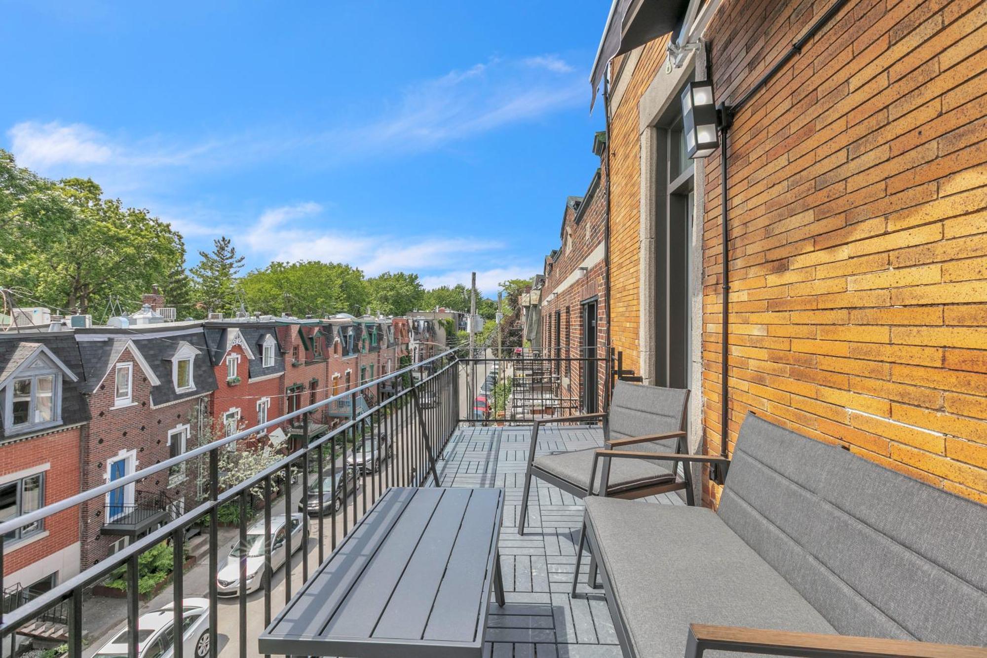 Eat, Explore & Enjoy Downtown At Sleek Escape Located In Plateau Mont-royal - 4 Apartment