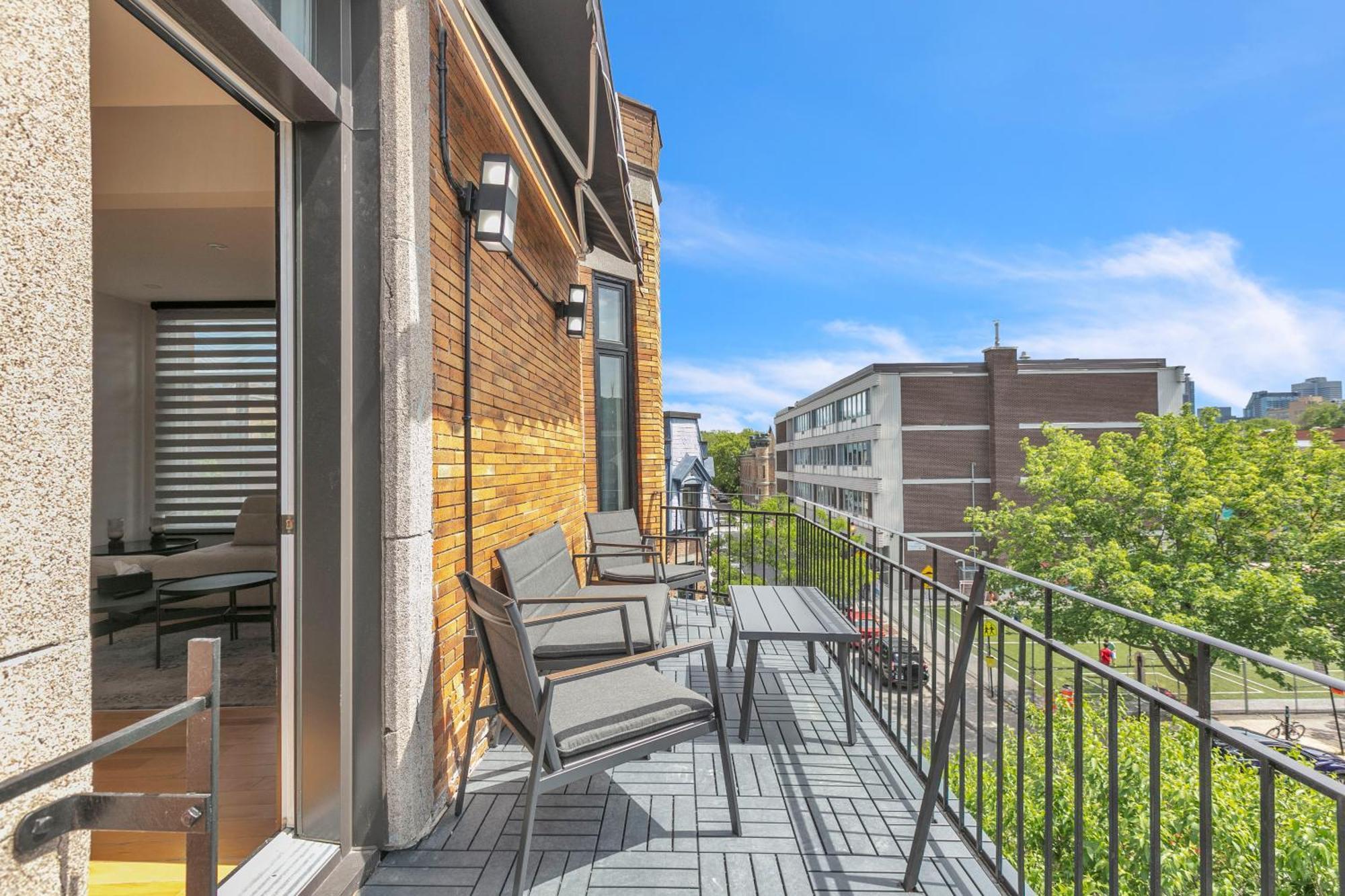 Apartment Eat, Explore & Enjoy Downtown At Sleek Escape Located In Plateau Mont-royal - 4